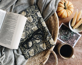 William Morris, Pimpernel, Book iPad Kindle Sleeve, Book Bag, Book Protector, Fabric Cover with Pocket Protector Paperbk Hardback
