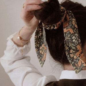 William Morris "Compton" Handmade Scrunchie, Scarf Bow Scrunchie, Floral Scrunchie, Hairband Hair Ties, Ethical Hair accessory, Haircare