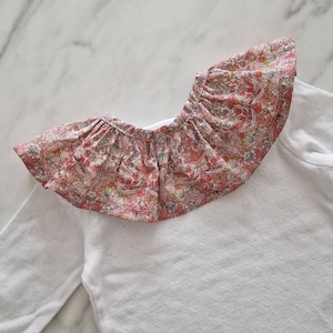 Hermoso desmontable William Morris Strawberry Thief Pink / Collar de volantes de bebé / Collar desmontable / Collar extraíble / Collar de volantes imagen 3