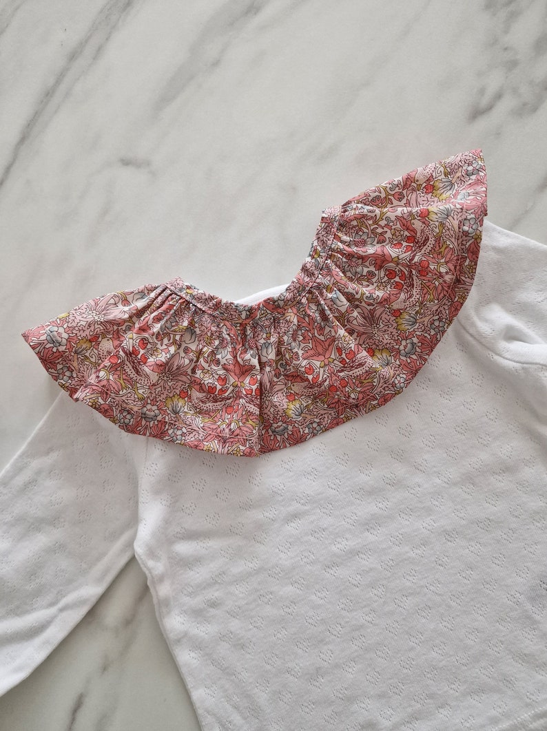 Hermoso desmontable William Morris Strawberry Thief Pink / Collar de volantes de bebé / Collar desmontable / Collar extraíble / Collar de volantes imagen 3