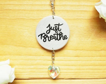 Just Breathe Car Charm, Colgador de espejo retrovisor, Nuevo conductor, Regalo para aliviar la ansiedad, Accesorio para vehículo, Mejor amiga, Hermana, Ideas de regalos para mujeres