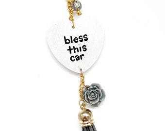 Colgante para espejo retrovisor con forma de corazón "Bendice este coche", accesorio para mujeres, adolescentes y conductores noveles, ideal para regalar a un primer coche.