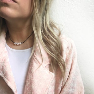 Pink three pearl choker necklace, pearl necklace, thin choker, black choker, tie choker