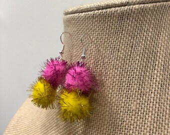 Pendientes de pompón rosa y amarillo - pendientes esponjosos rosas pendientes amarillos brillo pendientes rosa pom pom pendientes