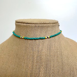 Collar de cuentas turquesas con acento amarillo - collar con cuentas gargantilla turqouise choker