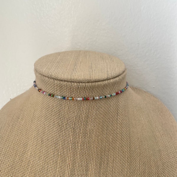 Ras de cou en perles de verre multicolores - Ras de cou en fil de fer à mémoire de forme