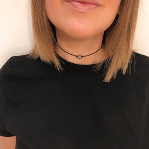 Collier de collier de collier de collier de collier de collier de collier de collier de collier de collier de collier de perle de perle de disco argent - choker noir de corde d&#39;étranglement