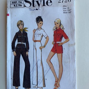 Stil 2726 Vintage 1970er Jahre Jumpsuit Shorts oder Hosen Option, Taschen und Kragen, Reißverschluss vorne, Größe 10 (Brustumfang 32,5 Zoll) Schnitt