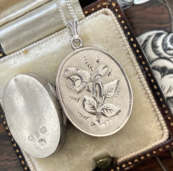 Antique Silver Rose Locket / Antique Flower Locket