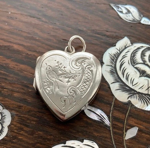 Antique Silver Locket / Silver Love Bird Locket /