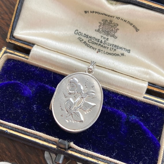 Antique Silver Rose Locket / Antique Flower Locket