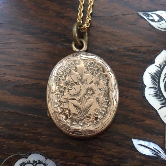 Antique Locket / Victorian Gold Locket Necklace /