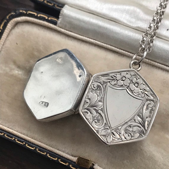 Antique Silver Flower Locket / Edwardian Locket Ne
