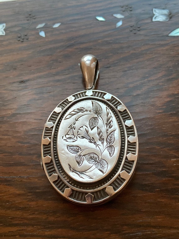 Antique Silver Locket / Large Victorian Flower Loc