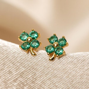 Pair of Tiny Clover Stud Earrings in Sterling Silver,Clover Earrings,Green Flower Earrings,Emerald Jewelry,Good Luck Gift for Sister (E0125)