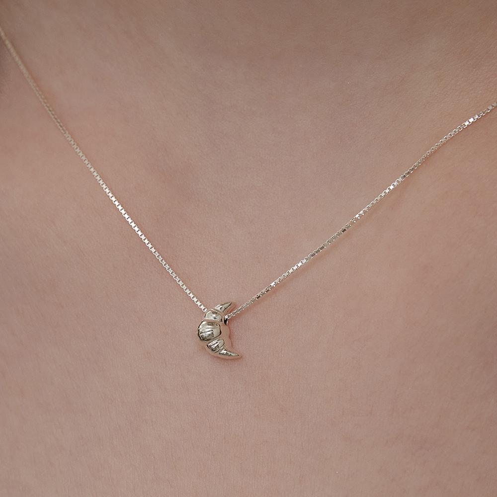 ☆TATIANA☆ Silver 925 Deli Croissant Necklace NZ2428 MUSINSA | TATIANA (Silver 925) Deli Croissant Necklace NZ2428