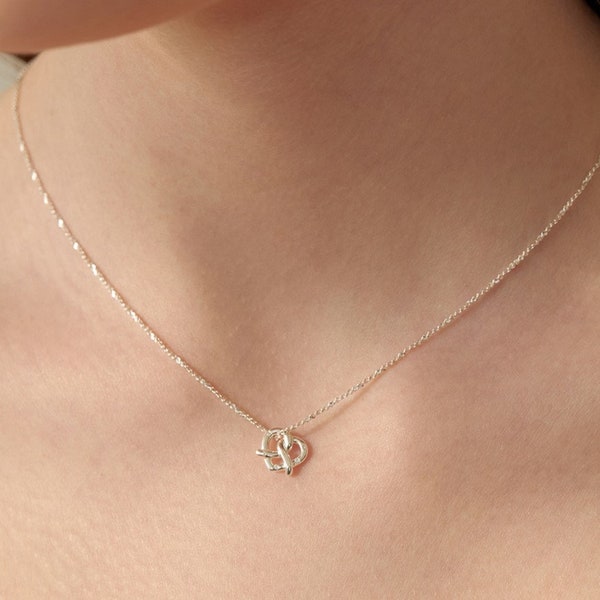 Pretzel Heart Charm Necklace, Dainty Love Knot Pendant Necklace, Delicate Twist Chain Necklace, Minimalist Necklace, Gift for Her (NZ2170)
