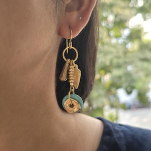 Pendientes colgantes de turquesa: aros bohemios modernos