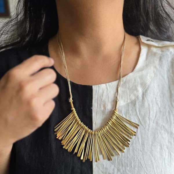 Collier avec pointes en laiton fait main : bijoux tendance bohème