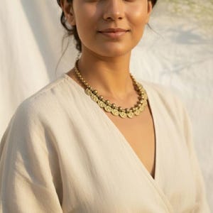 Collier tendance doré : collier ras de cou ethnique bohème en laiton, collier doré, cadeau artisanal pour elle