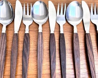 ONE Set of Mid Century Modern ustensile en bois de teck dîner couteau fourchette cuillère // acier inoxydable danois manche en teck moderne ensemble de couverts de dîner