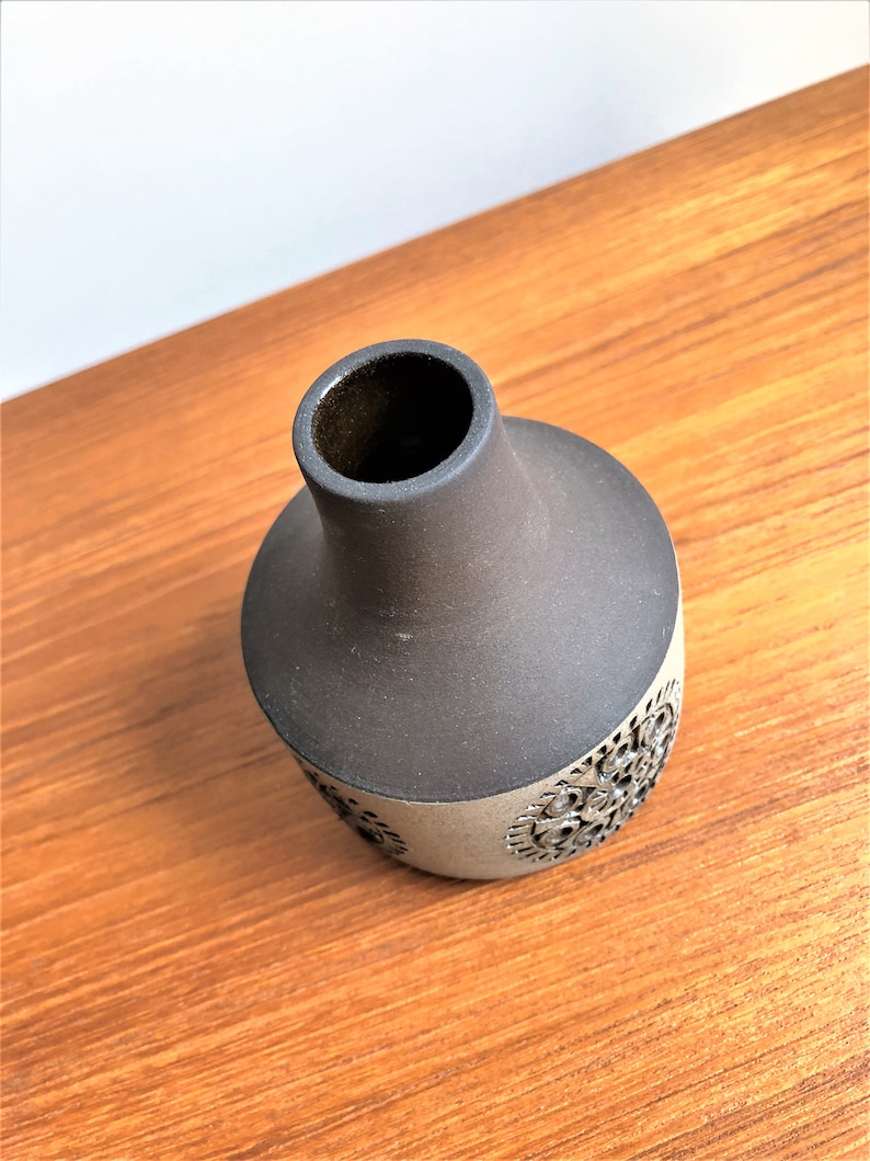 Mid Century Modern Stoneware Vase Tomas Anagrius Swedish Handmade Ceramic pottery Sunflower Made in Sweden Alingsas Keramik