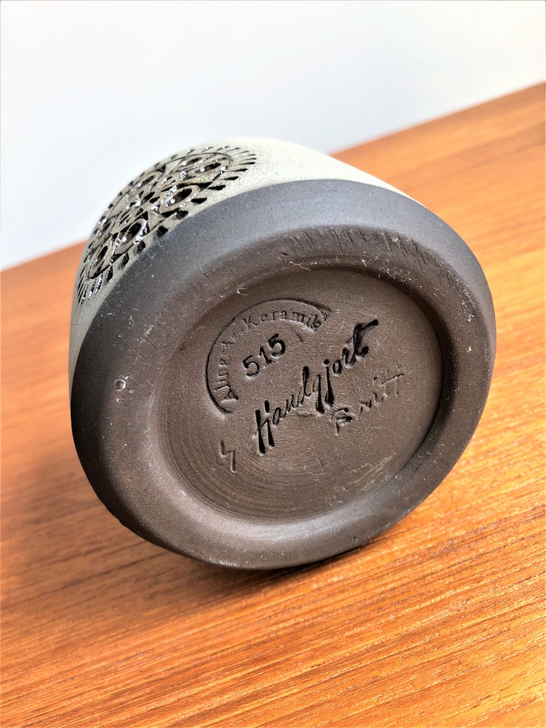 Mid Century Modern Stoneware Vase Tomas Anagrius Swedish Handmade Ceramic pottery Sunflower Made in Sweden Alingsas Keramik
