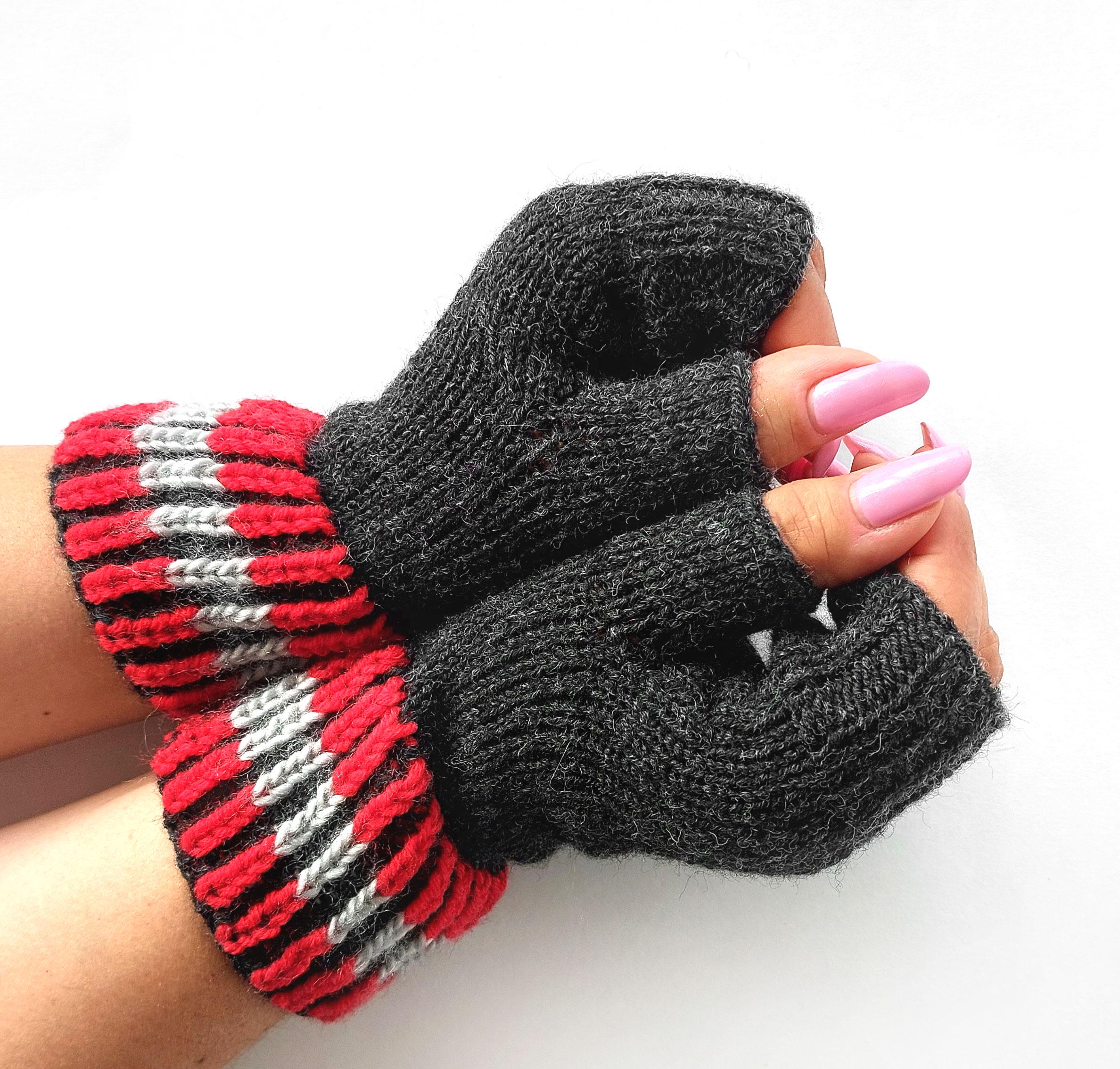 手編みの指なし手袋：黒と赤のニットリストウォーマー - Etsy 日本