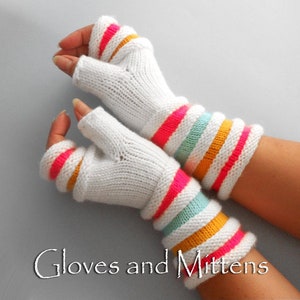 Weiße fingerlose Handschuhe, gestrickte gestreifte Handschuhe, fingerlose Handstulpen, weiße, orange, minze, gelbe Pulswärmer, Weihnachtsgeschenk für Sie