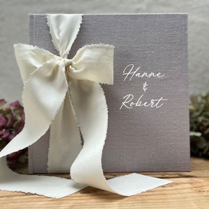 Album fotografico in lino personalizzato-"White Biscuit"con nome/i personalizzato/i.
