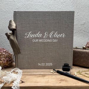 Album fotografico personalizzato / Libro di nozze / Album di nozze personalizzabile / Bordo frastagliato / Carta petalo strappata a mano / 30 x 30 cm / Fiocco di seta dupioni