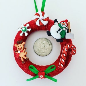 Ornamento de boneco de neve remodelado com rena, guirlanda em miniatura de bastão de doces com brilho vermelho, enchimento de meia