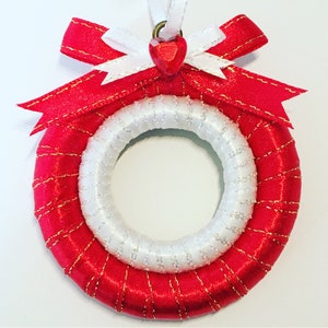 Small White and Red Ribbon Wreath, Valentine’s Day Ornament
