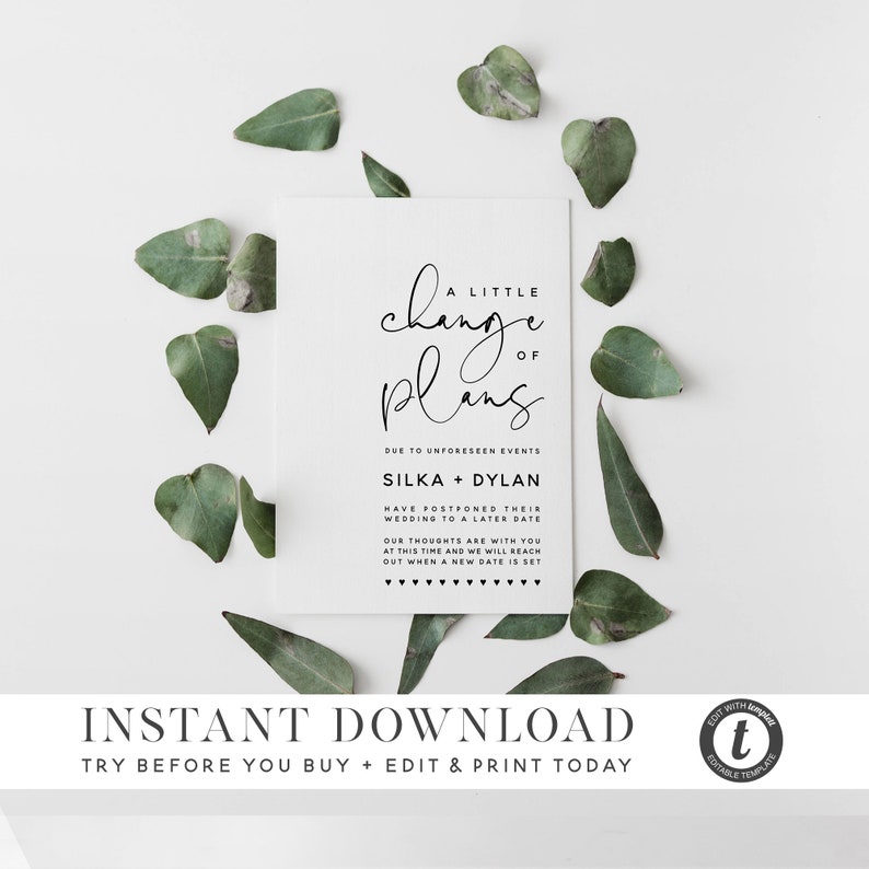 Peut inclure: Une carte blanche avec du texte noir annon&ccedil;ant un changement de plans pour un mariage en raison d'&eacute;v&eacute;nements impr&eacute;vus. La carte indique "A Little Change of Plans" avec les noms "Silka + Dylan" et le message "Ont report&eacute; leur mariage &agrave; une date ult&eacute;rieure. Nos pens&eacute;es sont avec vous en ce moment et nous vous contacterons d&egrave;s qu'une nouvelle date sera fix&eacute;e."