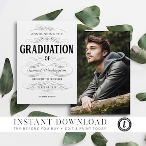 Puede incluir: Un anuncio de graduación en blanco y negro con una fuente de letra cursiva decorativa. El anuncio dice "Announcing the Graduation of Samuel Washington, University of Michigan, Class of 202X, Ann Arbor, Michigan". Una foto de un joven con una chaqueta negra está en el fondo.