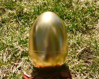 Revelación del género del huevo de Pascua dorado: Sorpresa con polvo explosivo