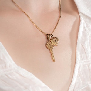 Collana con chiave in oro, ciondolo a forma di cuore vintage, delicato regalo per lei, ciondolo vintage in oro 18k, collane impilabili per donna
