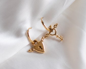 Heart Lock and Key Earrings, Gold Hearts Earring Hoops, Vintage Style Jewelry, Coquette Drop Earrings, Statement Jewelery, Gold Huggies