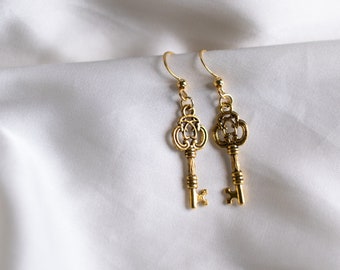 Gold Key Earrings, Key Jewelry, Victorian Earrings, Whimsigoth Dangle Earrings, Vintage Style Jewellery, Gold Cute Earring Gift