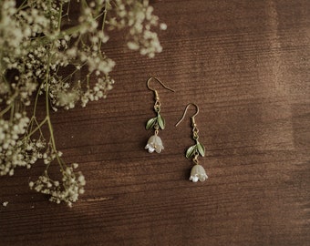 Cottagecore Dangle Flower Boucles d’oreilles Fairycore Émail Nature Boucles d’oreilles Fée Bijoux Fleur Fées Bijoux Boucles d’oreilles florales Cadeau pour elle