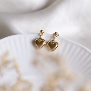 Vintage Style Heart Stud Earrings, Gold Hearts Earrings, Vintage Jewelry, Coquette Drop Earrings, Statement Jewelery, Cute Small Ear studs