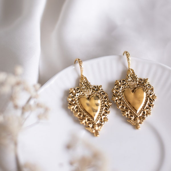 Gold Heart Earrings Vintage Style Jewelery Antique Victorian Jewelery Dangle Heart Earring Gift for Her Alternative Earrings For Spring