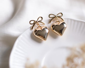 Bow with Heart Stud Earrings, Gold Hearts Earrings, Vintage Style Jewelry, Coquette Drop Earrings, Statement Jewelery, Gold Bows Earrings
