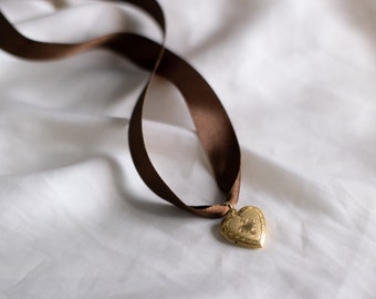 Gold Heart Locket Necklace, Lock Collar Brown Ribbon, Ribbon Necklace, Vintage Locket Choker Collar, Vintage Style Jewelry, Jewellery Gift