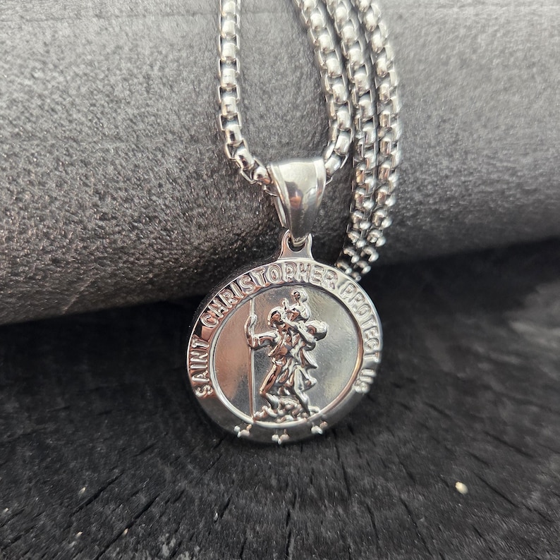 Men's Personalised Saint Christopher Necklace, Engraved Stainless Steel Travel Protection Pendant Necklace, Valentines Gift 画像 4