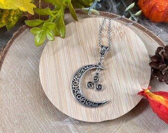 Necklace in the Moon and Triskell