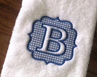 Serviette à main brodée en relief avec monogramme de luxe à ourlet - Serviette de bain brodée - Serviette de bain brodée