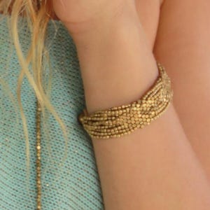 Boho Jewelry para mulheres - Pulseira Boho Gold - Ideias para pulseiras de contas - Pulseira empilhável de latão - Pulseira de ouro para o dia a dia - Pulseira Stack