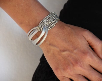 Silbernes Leder Wickelarmband: Perlenarmband