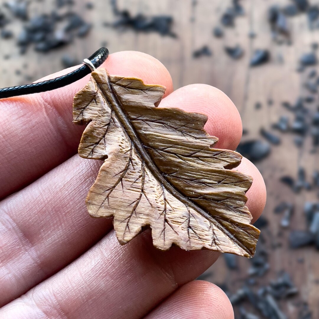Lot De 100 Pendentifs Bois Vierge Forme Feuille - Pour Décorations Pâques - Neuf